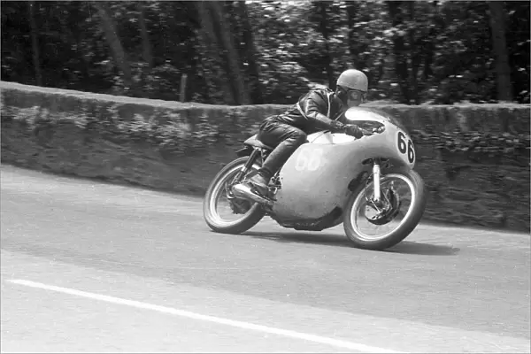 Bill Beevers (Norton) 1960 Junior TT