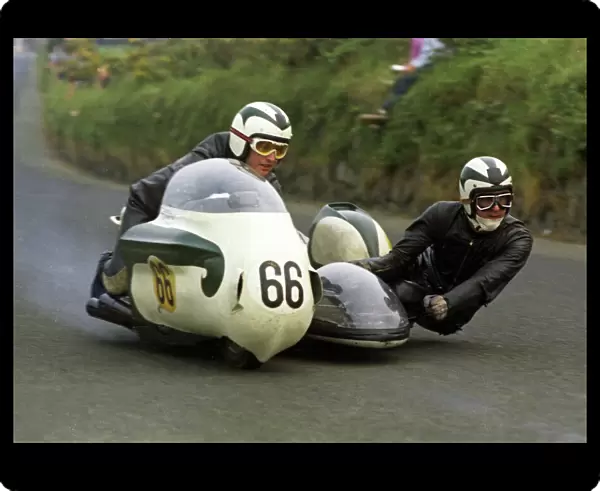 John Campbell & L Mansfield at Bedstead Corner: 1970 Sidecar TT