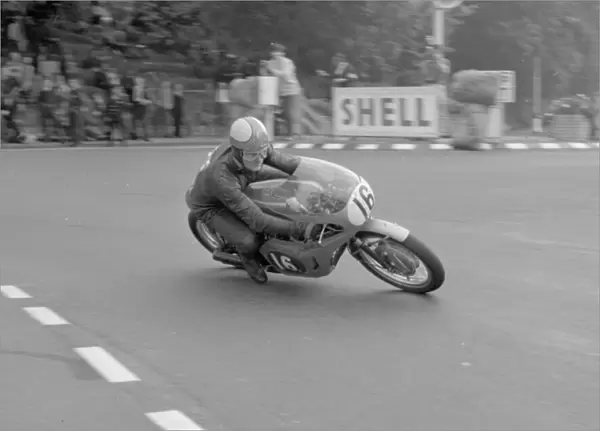Mike Hailwood at Quarter Bridge: 1966 Lightweight TT