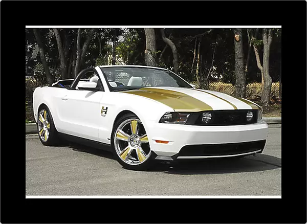 Ford Hurst Performance Mustang GT Convertible 2010 White & gold