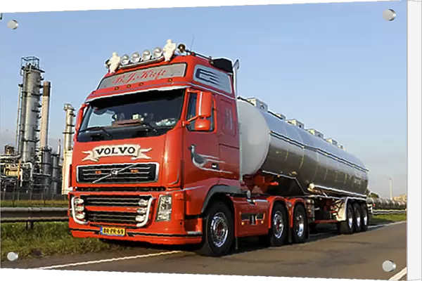 Volvo FH16 Tractor unit with stainless steel
