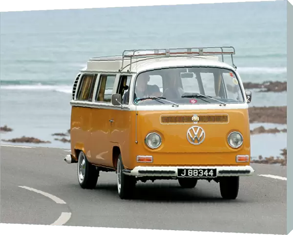 VW T2 Devon Bay Camper 1972 orange white