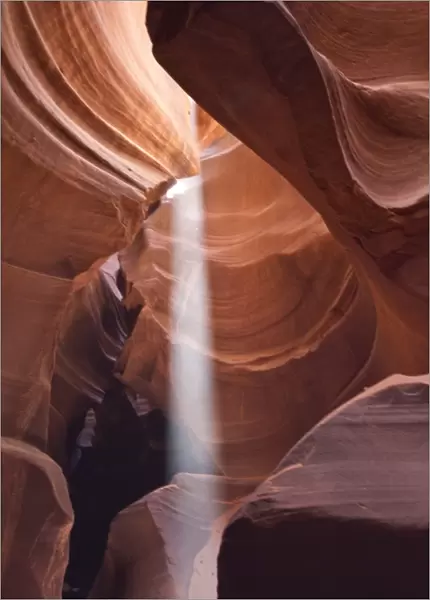 Light beam in Upper Antelope Canyon was formed by erosion of Navajo Sandstone