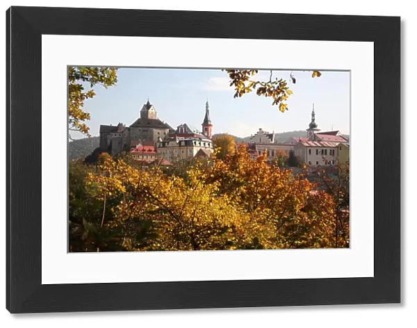 Europe, Czech Republic, West Bohemia, city of Loket. The view of Loket Castle