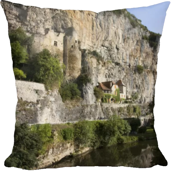 FRANCE, Midi-Pyrenees, Tarn-et-Garonne Department, Moissac. Ancient stone houses