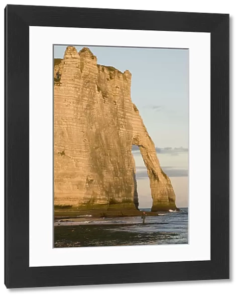 Fisherman and Porte d Aval arch, Etretat, Normandy, FRANCE