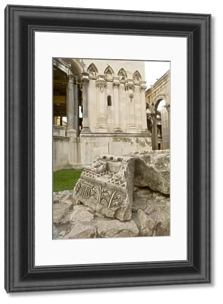 Europe, Croatia, Dalmatia, Split. Cathedral of St. Domnius, and Roman ruins of Diocletian s