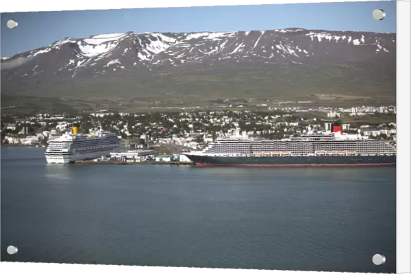 ICELAND20750_JUL2009_BARTRUFF. CR2-Two ocean liners in port at the same time during