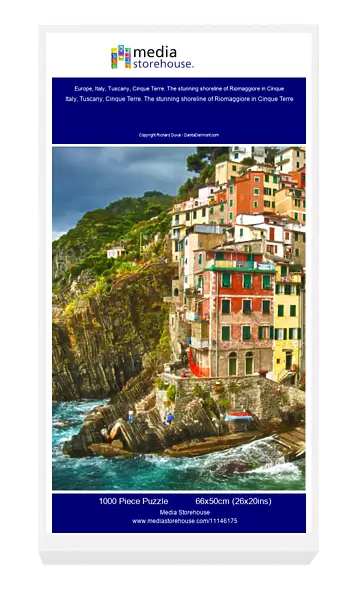 Europe, Italy, Tuscany, Cinque Terre. The stunning shoreline of Riomaggiore in Cinque
