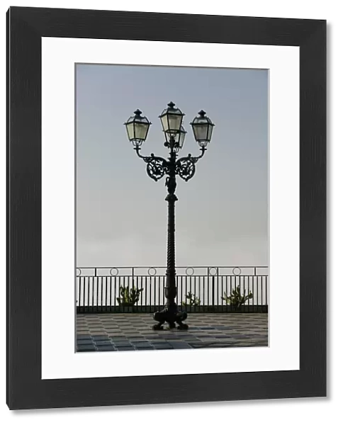 ITALY-Sicily-TAORMINA: Piazza iX Aprile Streetlamp with Fog