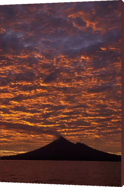 Papua New Guinea, West New Britain, Ulauan (Father s) Volcano at sunrise
