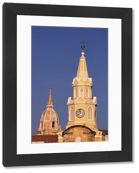 Colombia, Cartagena de Indias, Puerta del Reloj and Cathedral behind