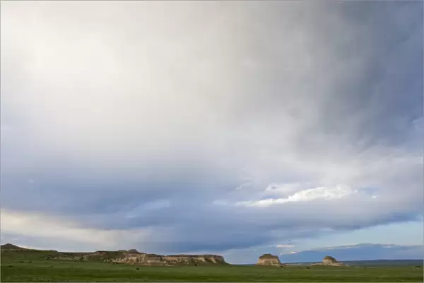 Spring storm over Pawnee Buttes, Pawnee National Grasslands, Colorado, USA