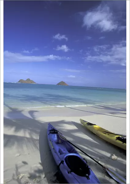USA, Hawaii, Oahu, Lanikai Beach, Kayaks on white sand beach
