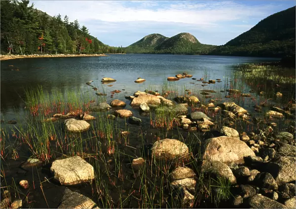 USA, Maine, Acadia National Park, View of jordan pond and the bubbles mountain