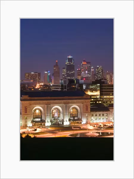 USA, Missouri, Kansas City, Union Station (b. 1914) and Kansas City Skyline  /  Evening