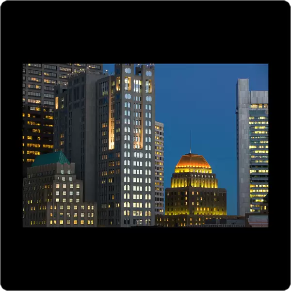 USA-Massachusetts-Boston: The Financial District  /  Evening - The Landmark Building