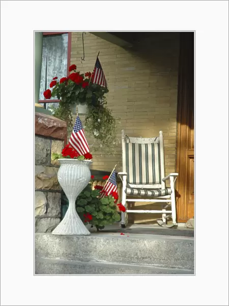 U. S. A. ; New York; Saratoga Springs, front porch, historic district