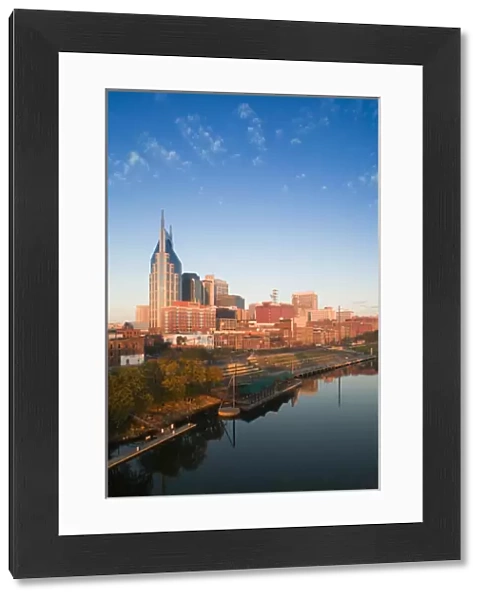 USA, Tennessee, Nashville: Downtown & Cumberland River in the Morning