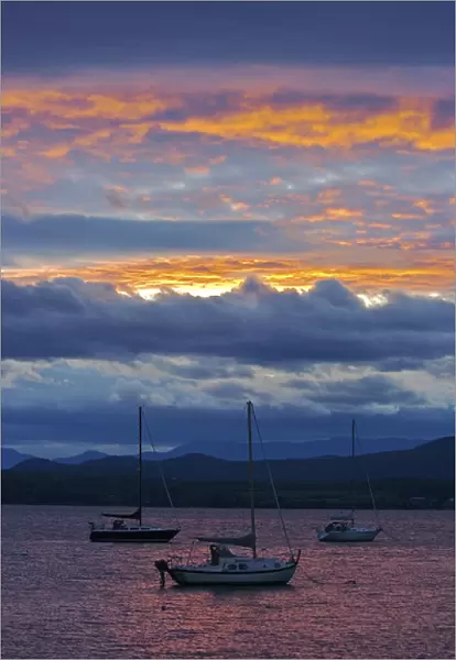 North America, USA, Vermont, Lake Champlain. Boats on the waters of Lake Champlain