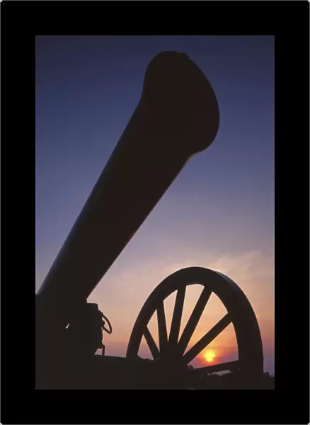 USA, Virginia, Manassas National Battlefield Park, Cannon at sunset