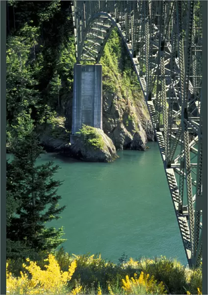NA, USA, Washington, Whidbey Island Deception Pass Bridge, connecting Whidbey