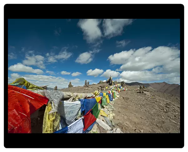 India, Ladakh, Markha Valley, buddhist prayer flags at the top of Kongmaru La