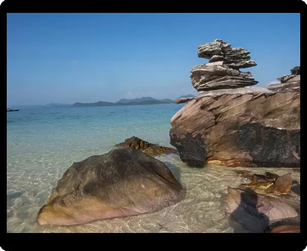Southeast Asia; Thailand; Puhket; Phi Phi Islands; Rock display at Island Beach
