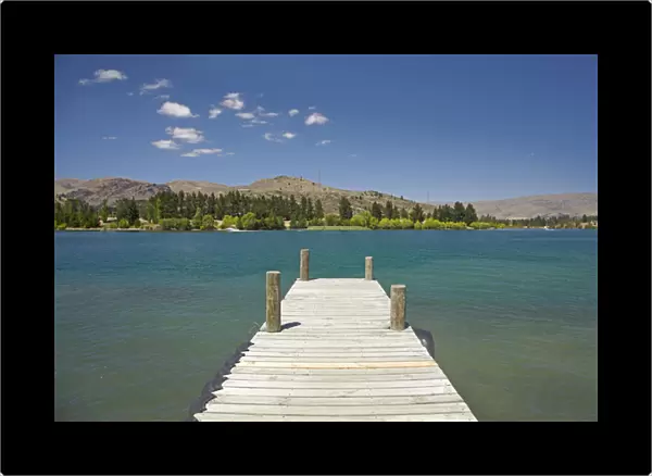 Jetty, Lake Dunstan, Cromwell, Central Otago, South Island, New Zealand