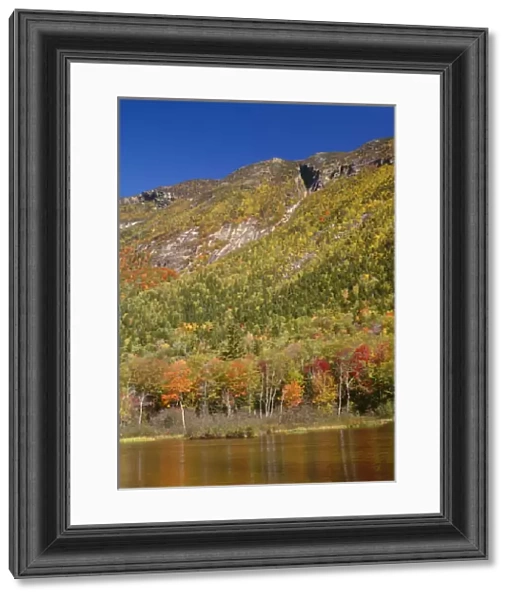 USA, New Hampshire, White Mountains, Crawford Notch State Park, Mount Webster rises