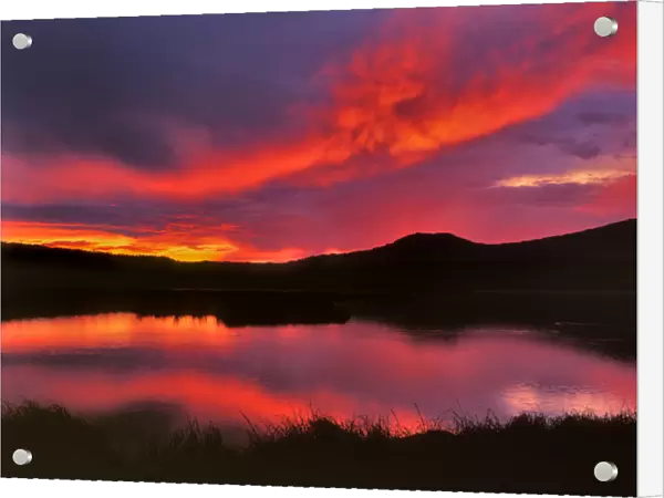 USA, Oregon. Sunset over Upper Klamath Lake