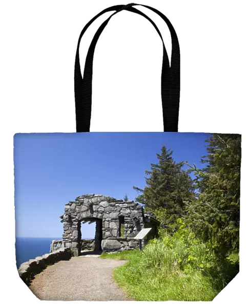 OR, Cape Perpetua Scenic Area, shelter at overlook built by CCC