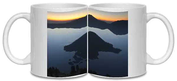 Wizard Island at dawn, Crater Lake Naitonal Park, Oregon