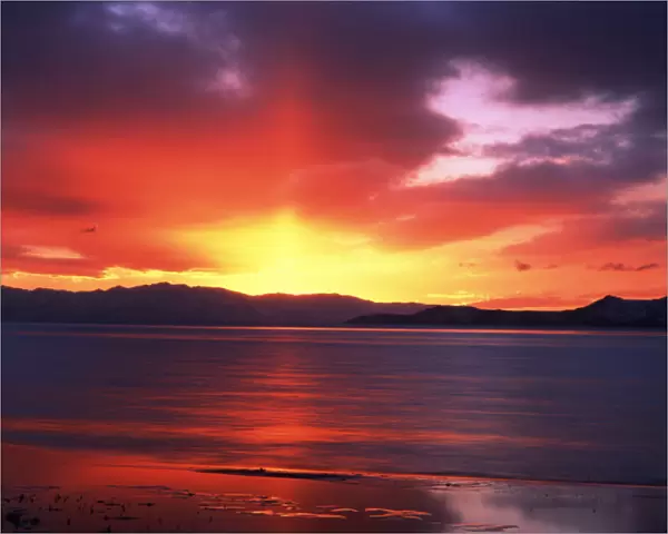 USA, Utah, Sunset over Farmington Bay