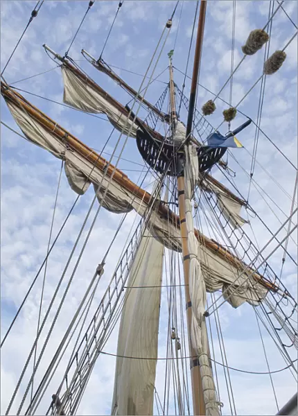 Mast rigging and sails of Hawaiian Chieftain, a Square Topsail Ketch