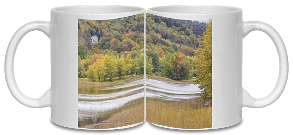 Canada, New Brunswick, Kennebecasis River Valley, Hampton. Autumn foliage