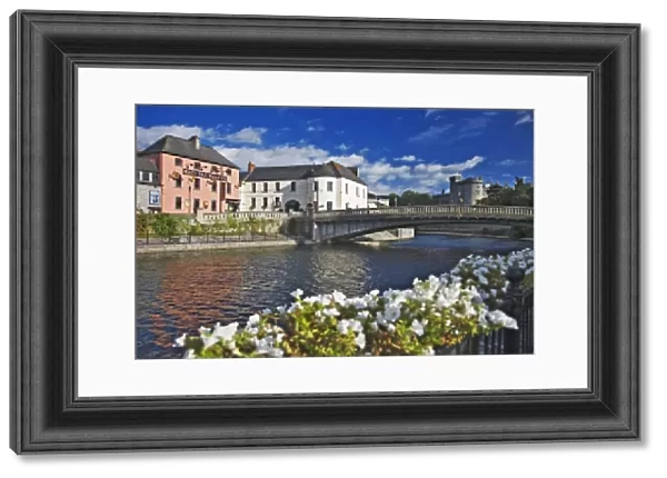 Europe, Ireland, Kilkenny. River Nore and bridge. Credit as