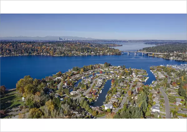 USA, Washington State, Bellevue. Lake Washington and SR520 floating bridge in autumn