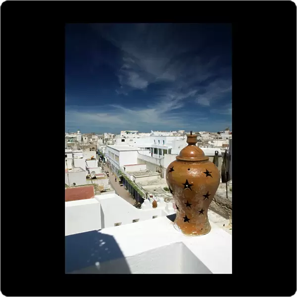 MOROCCO, Atlantic Coast, ESSAOUIRA: High Vantage View of Central Essaouira