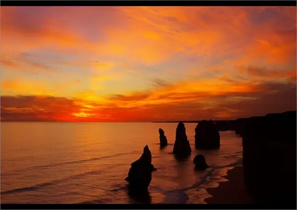 Sunset, Twelve Apostles, Port Campbell National Park, Great Ocean Road, Victoria