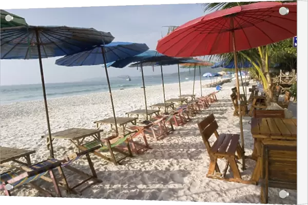 Asia, Thailand, Ko Samet, Soon Thorn Phu beach of Koh Samet and Umbrellas