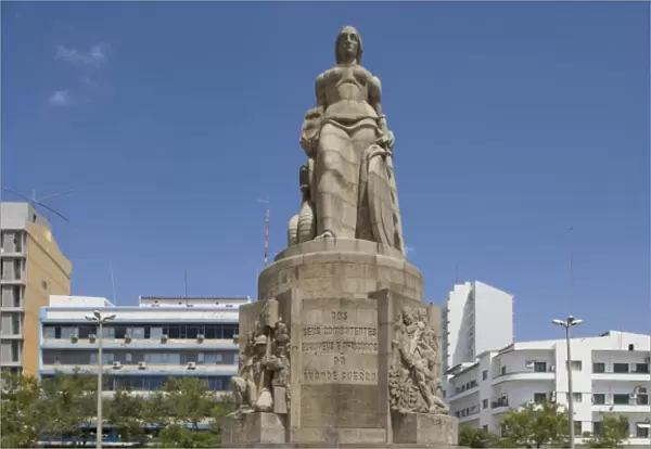 Mozambique, Maputo. Statue commemorating World War I soldiers in Praca dos Trabalhadores