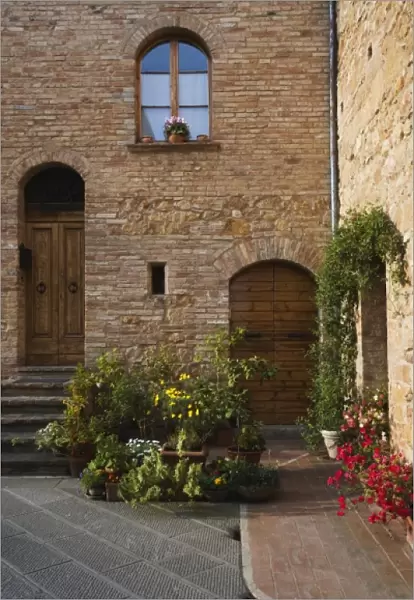 Italy, Tuscany, Pienza. Front view of a residence