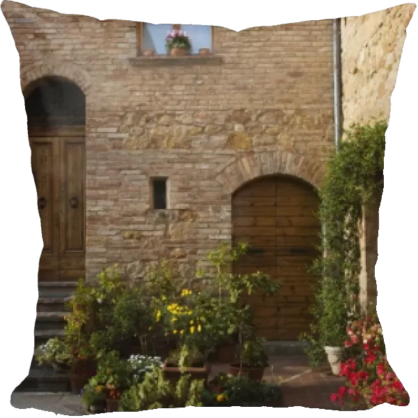 Italy, Tuscany, Pienza. Front view of a residence
