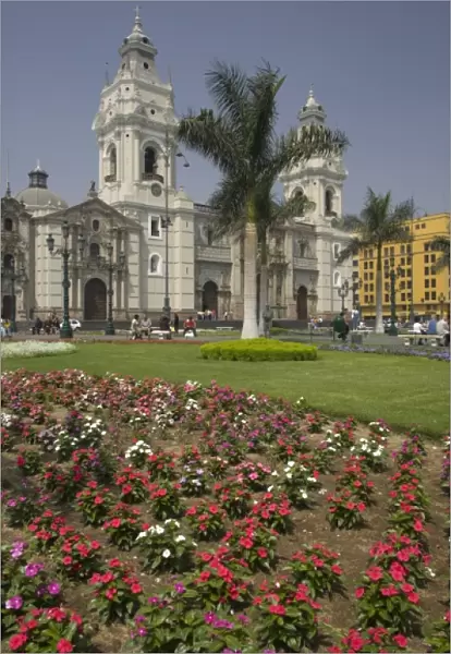 Gardens in front of La Catedral, The Cathedral of Lima, Plaza de Armas, Lima, Peru