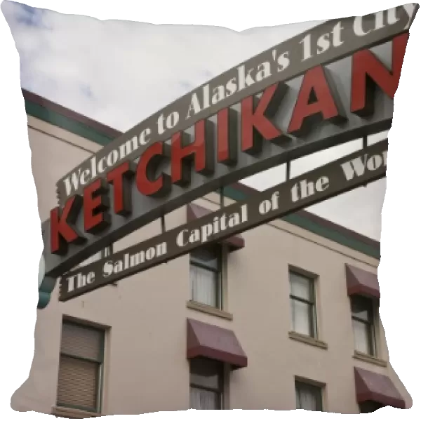 USA, Alaska, Ketchikan. Welcome sign for tourists