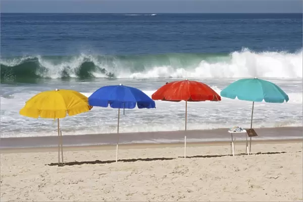 Brazil, Rio de Janeiro- Sao Conrado beach - beach umbrellas
