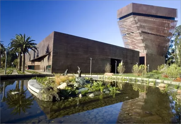 Photo of the de Young Art Museum in San Franciscos Golden Gate Park