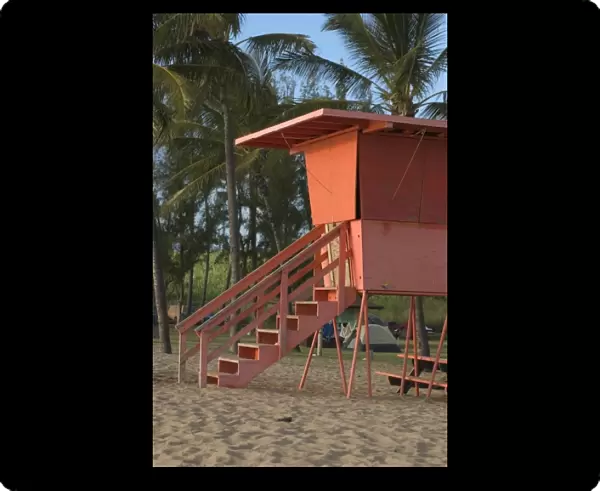 USA, Kauai, Salt Pond Beach Park, lifeguard station. (RF)
