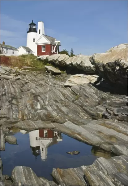USA, Maine. Pemaquid Lighthouse and rocky coast